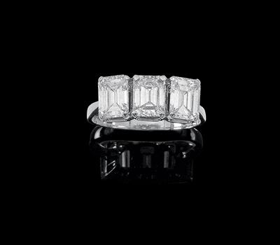 A diamond ring, total weight c. 2.70 ct - Gioielli