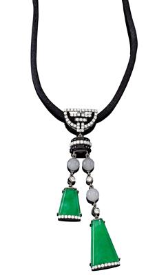 A jade pendant - Jewellery