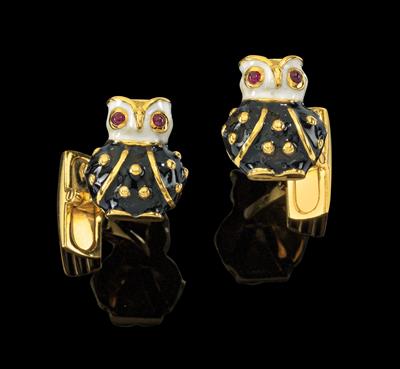 A pair of cufflinks in the shape of owls - Jewellery