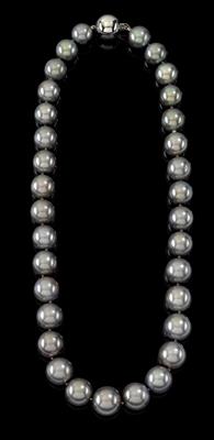 A necklace of South Sea Tahiti cultured pearls - Gioielli