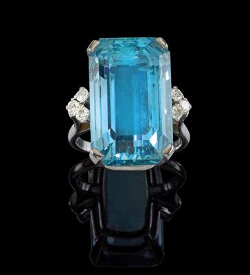 An aquamarine ring, c. 30 ct - Jewellery