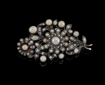 A diamond and demi-pearl brooch - Klenoty