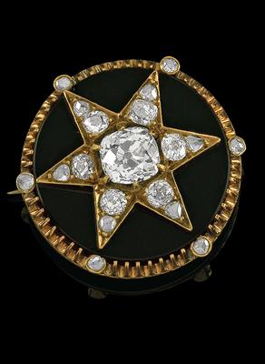 A diamond brooch in the shape of a star total weight c. 2.50 ct - Klenoty