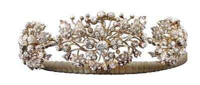 A diamond diadem total weight c. 20 ct from an old European aristocratic collection - Gioielli