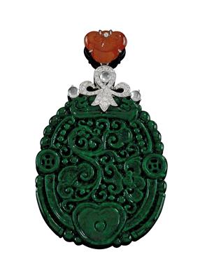 A jade pendant - Jewellery