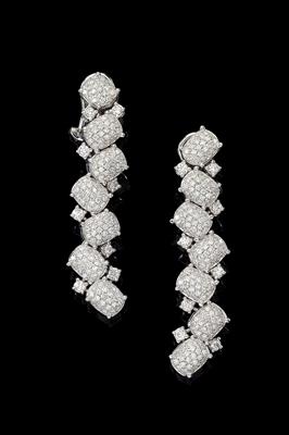 A pair of brilliant ear clip pendants, total weight c. 3.70 ct - Jewellery