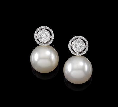 A pair of diamond and cultured pearl ear studs - Klenoty