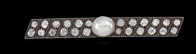 A diamond and Oriental pearl brooch - Klenoty
