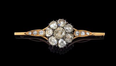 A diamond brooch, total weight c. 8 ct - Klenoty