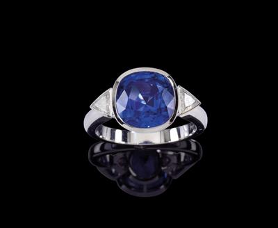 A diamond ring with an untreated sapphire c. 6 ct - Klenoty