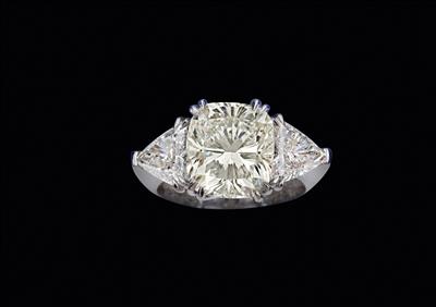 A diamond ring, total weight c. 7.57 ct - Gioielli