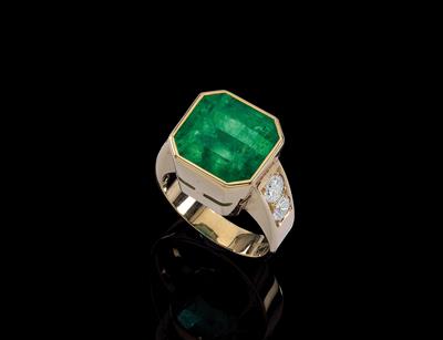 An emerald ring c. 11 ct - Jewellery