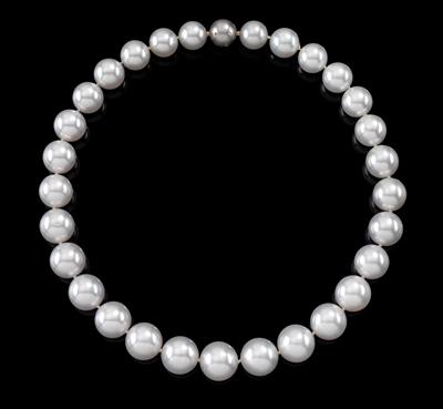 A necklace of South Sea cultured pearls - Gioielli