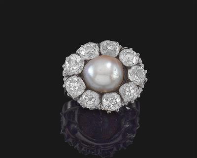 An old-cut diamond and cultured pearl ring - Jewellery