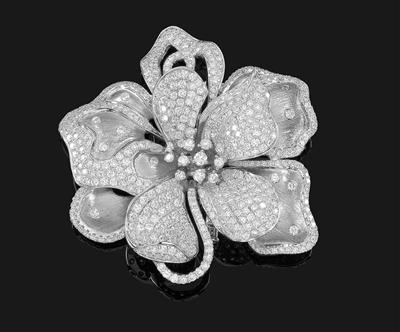 Brillantanhänger Blüte zus. ca. 6,15 ct - Juwelen