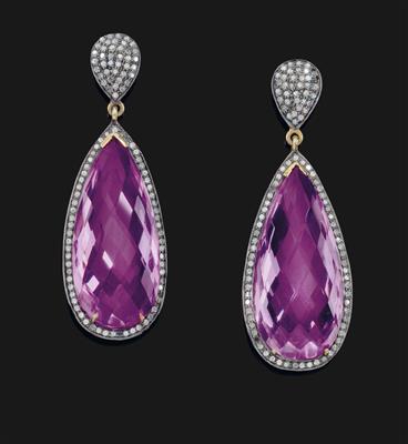 A pair of diamond and amethyst ear stud pendants - Klenoty