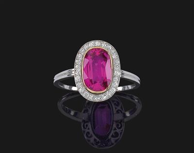 A diamond ring with an untreated Burmese ruby c. 2.6 ct - Jewellery