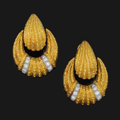 A pair of brilliant ear clips by Van Cleef & Arpels total weight c. 1 ct - Jewellery