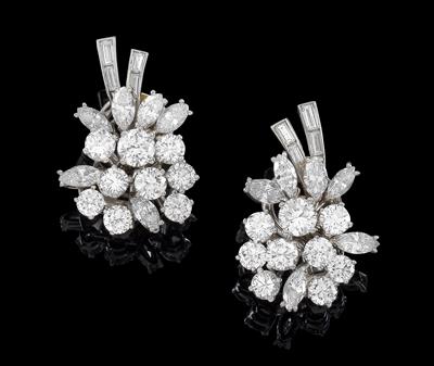 A pair of diamond earclips by Massoni, total weight c. 6 ct - Gioielli