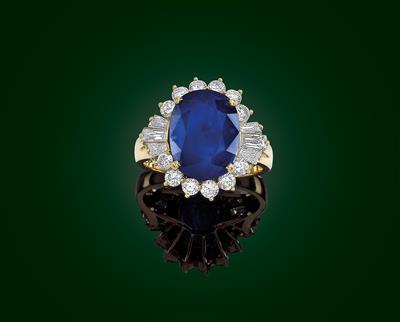 A diamond and sapphire ring - Gioielli