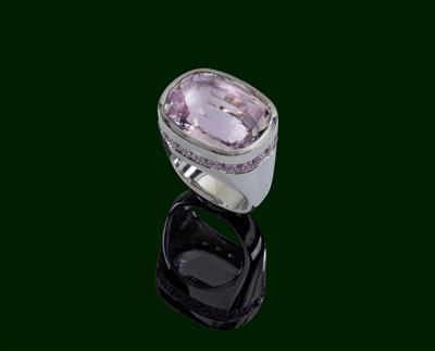 A kunzite and sapphire ring - Klenoty