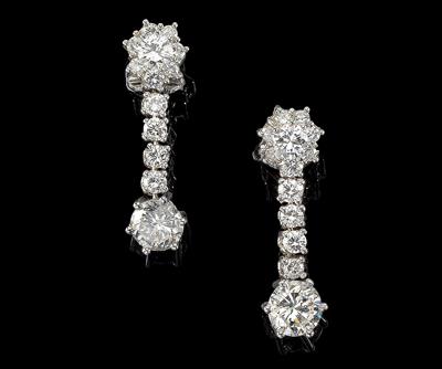 A pair of brilliant pendant ear clips, total weight c. 4.20 ct - Jewellery
