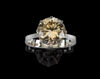 A brilliant solitaire, 5.04 ct - Gioielli