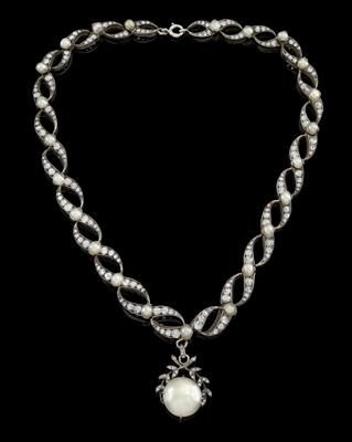 A diamond and cultured pearl necklace from an old European aristocratic collection - Gioielli