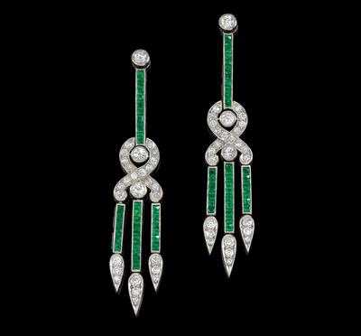 A pair of diamond and emerald ear pendants - Jewellery