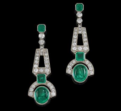 A pair of diamond and emerald ear pendants - Gioielli