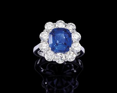 A diamond ring with an untreated sapphire c. 4.53 ct - Gioielli