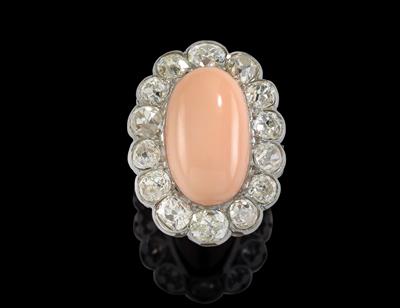 A coral and diamond ring - Klenoty