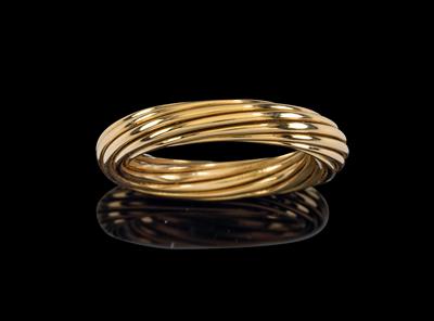 A “Helioro” ring by Kim - Gioielli