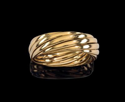 A “Helioro” ring by Kim - Jewellery