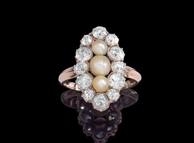 A diamond and cultured pearl ring - Jewellery