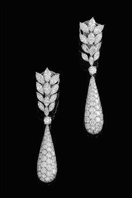 A pair of diamond ear clip pendants total weight c. 10 ct - Gioielli