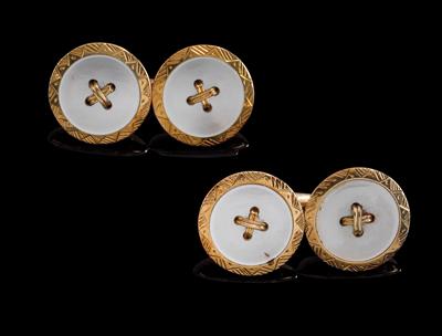 A pair of mother-of-pearl cufflinks - Jewellery