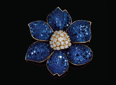 Saphirbrosche Blüte zus. ca. 35,30 ct - Juwelen