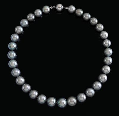 A South Sea cultured pearl necklace (Tahiti) - Jewellery