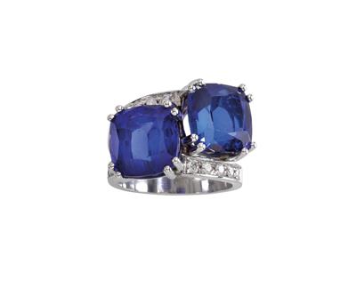 A tanzanite ring total weight c. 12.60 ct - Jewellery