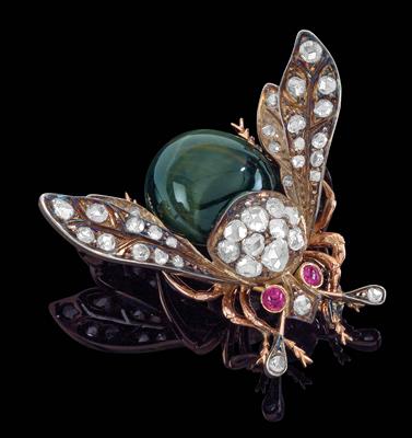 A brooch in the shape of a fly - Klenoty