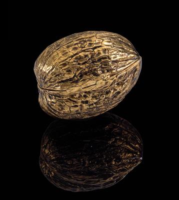 A lidded box in the shape of a walnut - Klenoty