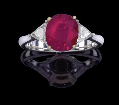 A diamond ring with an untreated ruby c. 2.08 ct - Gioielli