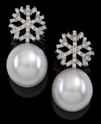 A pair of brilliant and South Sea cultured pearl ear stud pendants - Gioielli