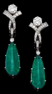 A pair of diamond and emerald ear pendants - Klenoty