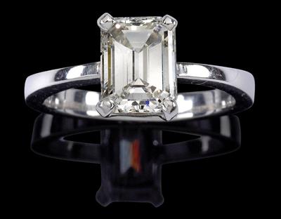 A diamond solitaire c. 2.10 ct - Jewellery