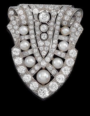A cultured pearl and diamond brooch - Klenoty