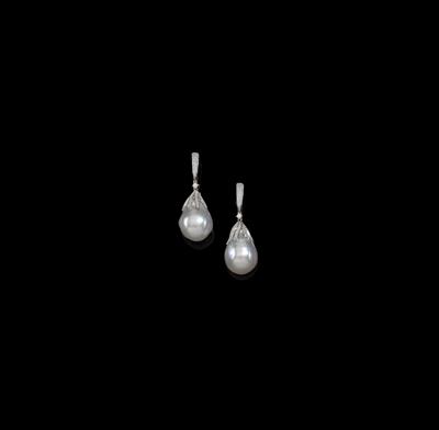 A pair of brilliant and cultured pearl ear pendants - Jewellery