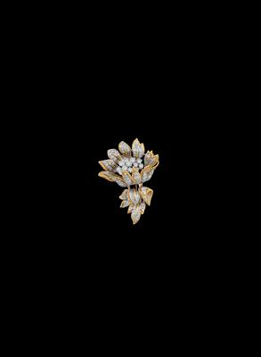 A diamond floral brooch total weight c. 4 ct - Klenoty