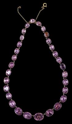 An amethyst necklace - Klenoty